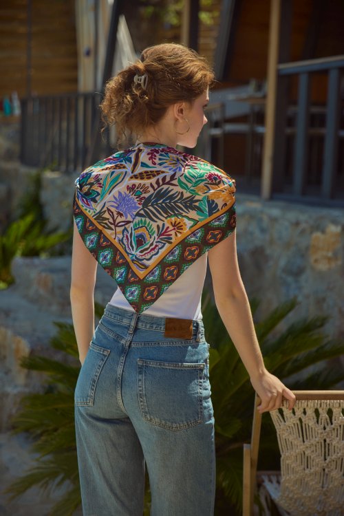 Çiçekli Saten Bandana Fular